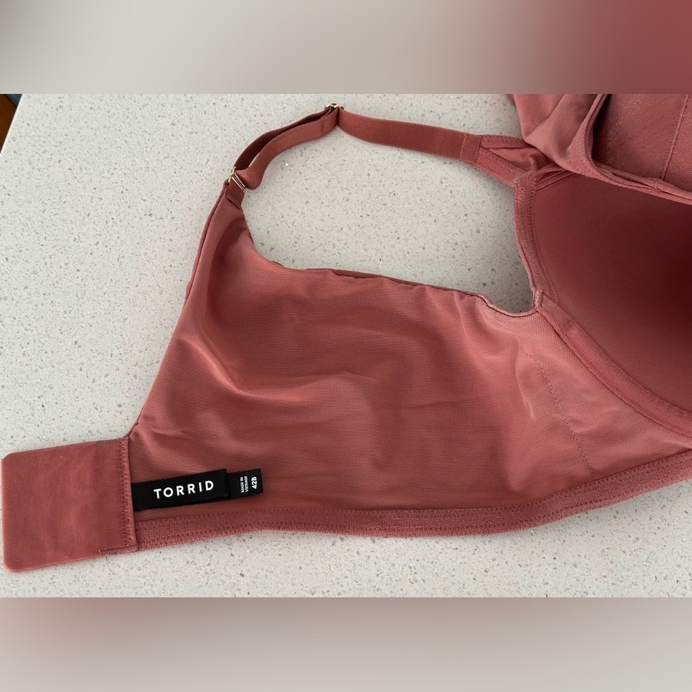⭐️Like New⭐️ Torrid: XO Plunge Push-Up Bra- Size 42B - Picture 8 of 14